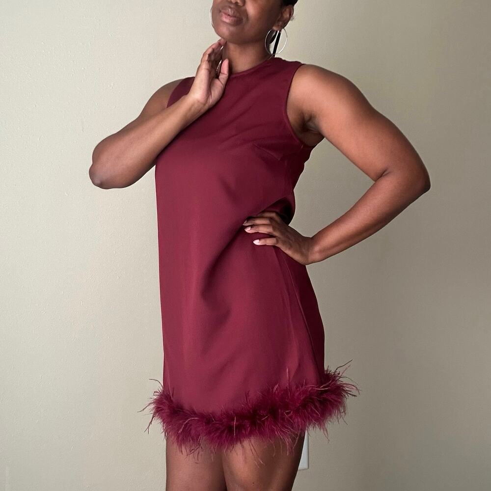 Gilli Burgundy Feather Trim Shift Mini Dress Size Medium